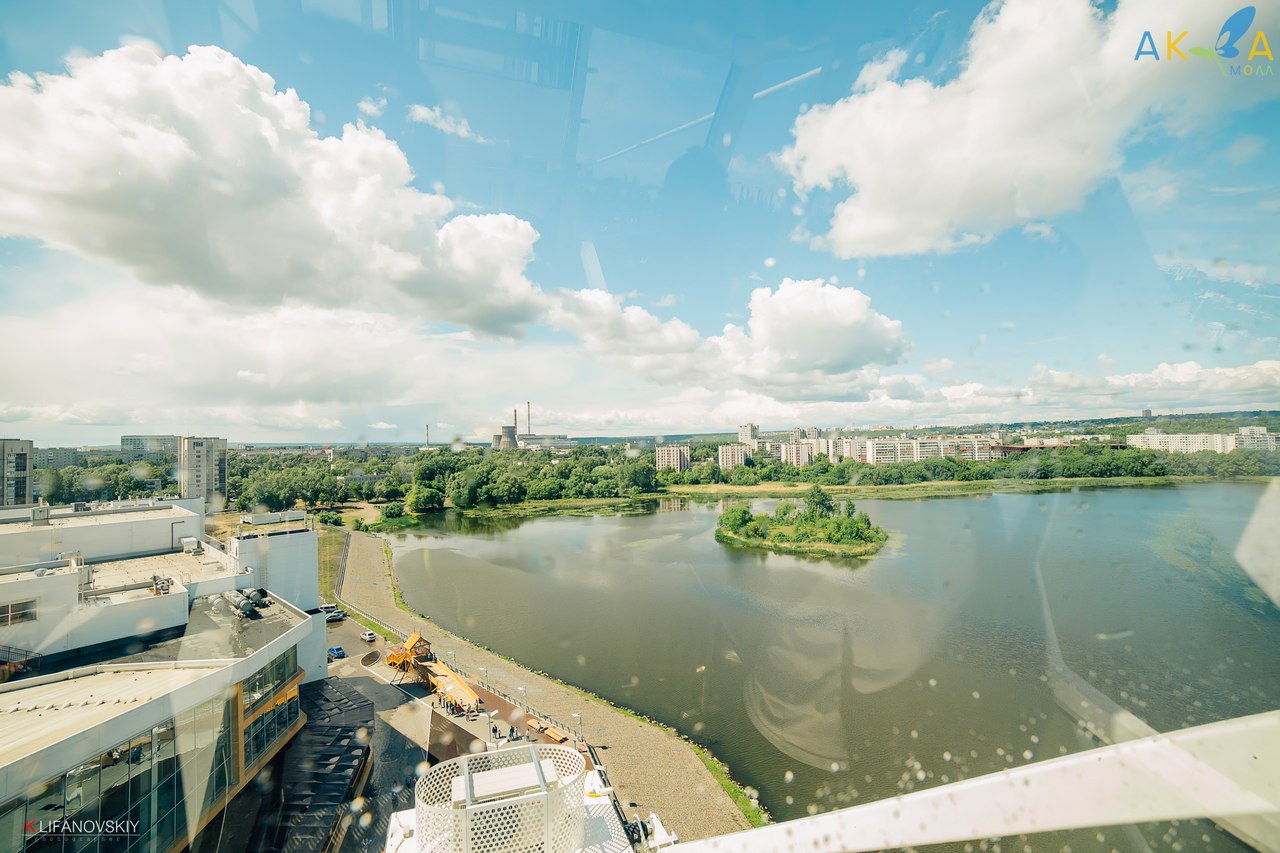 Аквамолл ульяновск. Набережная у Аквамолла Ульяновск. Аквамолл Москва. Набережная Ульяновска около Аквамолла.